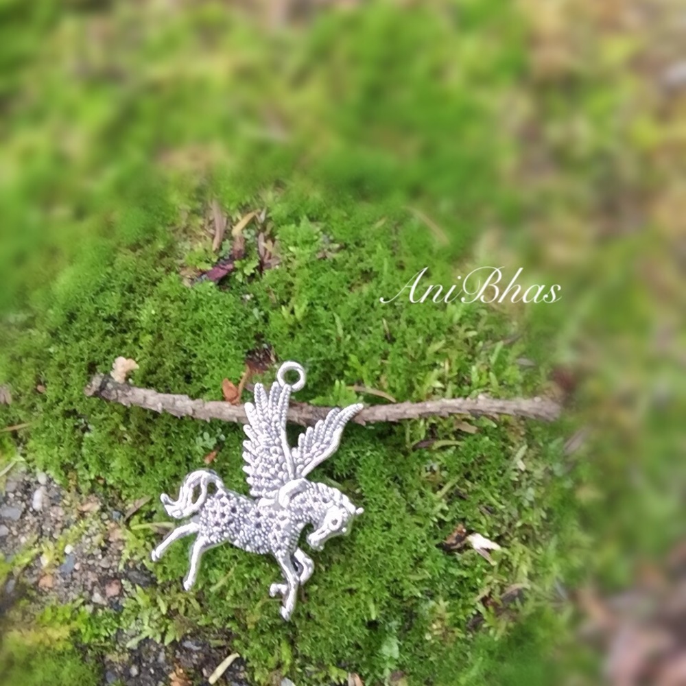 Mythological Charm/Pendant Unicorn/ Flying Horse - Picture 4 of 4